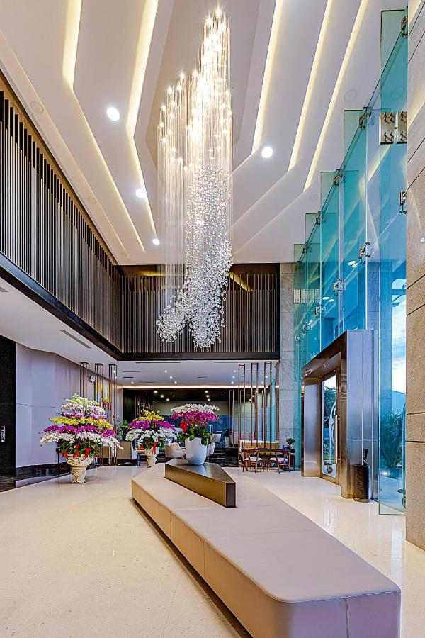 Le Sands Oceanfront Danang Hotel ภายนอก รูปภาพ